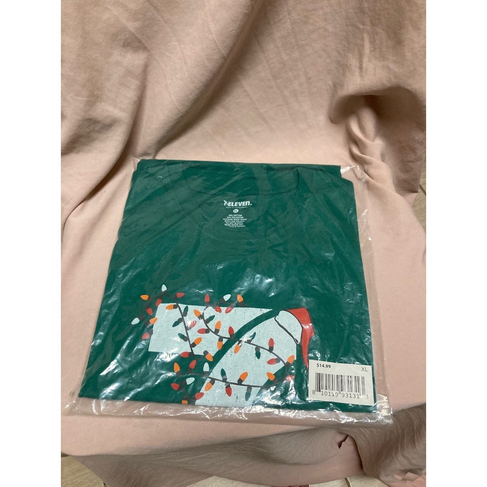 LIMITED EDITION 23 CHRISTMAS HOLIDAY LIGHTS 7-ELEVEN T-SHIRT 711  GREEN Size XL